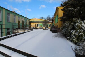 Zimowo - budynki szkoły